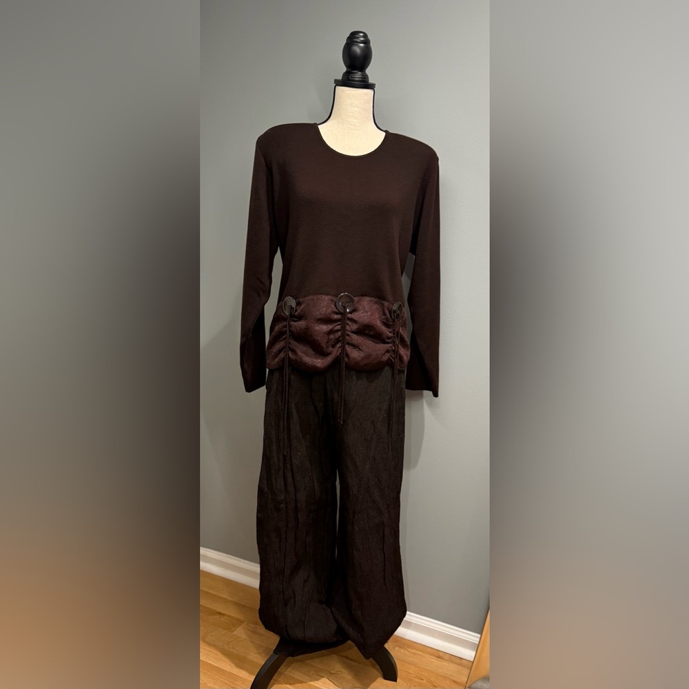 FORTE DELLA – Soft Merino Blend Sculpted Sweater.